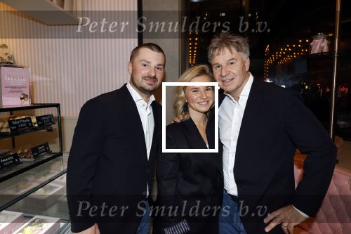 Leidschendam 25 maart 2025
De Bogaartjes hebben een feestje georganiseerd . Aanwezig  Rene Bogaart en zijn vrouw Sandra Bogaart .
Ook Don en Robin , Mitch en Robin Kim en Amisha Joe en Liv Pam en Finn en Opa Bogaart waren aanwezig .