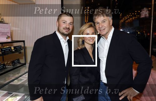 Leidschendam 25 maart 2025
De Bogaartjes hebben een feestje georganiseerd . Aanwezig  Rene Bogaart en zijn vrouw Sandra Bogaart .
Ook Don en Robin , Mitch en Robin Kim en Amisha Joe en Liv Pam en Finn en Opa Bogaart waren aanwezig .