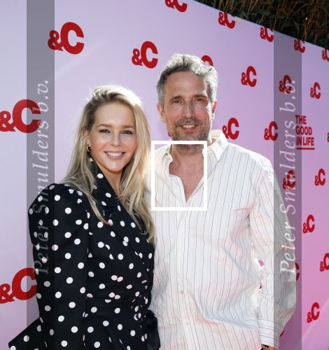 Amsterdam 16 april 2026
Feestje 10 jaar &C van Chantal Janzen . Chantal met haar man Marco Geeratz