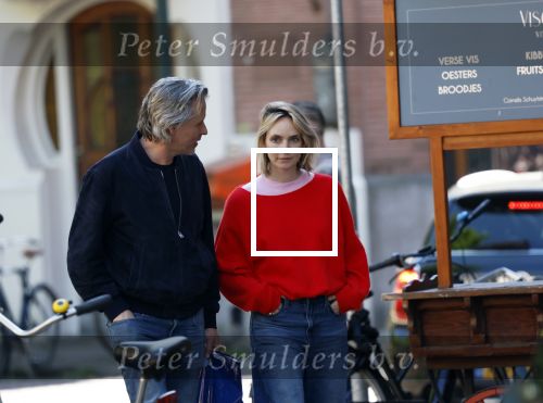 Amsterdam 25 april 2026
Daan Schuurmans en zijn vrouw Bracha v Doesburgh wonen weer in Amstewrdam zuid . Ze vervoeren zich in een fiat stadsauto.