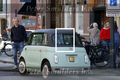 Amsterdam 25 april 2026
Daan Schuurmans en zijn vrouw Bracha v Doesburgh wonen weer in Amstewrdam zuid . Ze vervoeren zich in een fiat stadsauto.