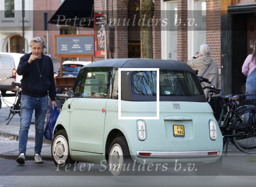 Amsterdam 25 april 2026
Daan Schuurmans en zijn vrouw Bracha v Doesburgh wonen weer in Amstewrdam zuid . Ze vervoeren zich in een fiat stadsauto.