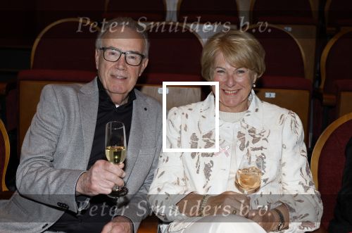 Laren 23 april 2026
Boekpresentatie Tineke de Nooij in het Rosa Spierhuys. Jan Slagter reikt het eerste exemplaar uit. Edvard Niessing met vriendin