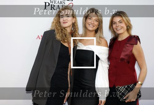 Amsterdam 28 april 2026
Premiere The Devil wears Prada 2 in Tuschinski . Eloise v Oranje kwam met twee vriendinnen