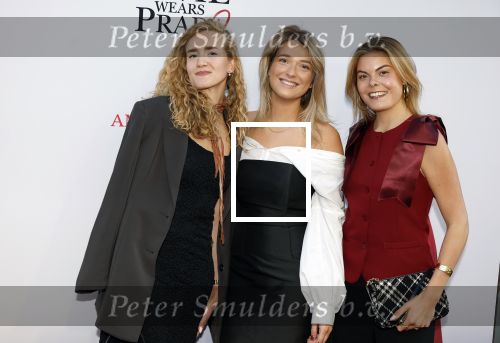 Amsterdam 28 april 2026
Premiere The Devil wears Prada 2 in Tuschinski . Eloise v Oranje kwam met twee vriendinnen