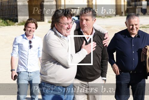 Malta 7 april 2026
John de Bever en Kees de Bever maken bij de Smart City Malta Studios bekend dat ze een speelfilm op gaan nemen . De film gaat heten alles voor de fans . Franz Bergman en Paul Sies