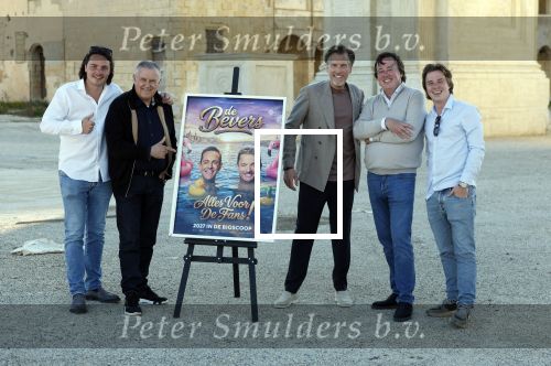 Malta 7 april 2026
John de Bever en Kees de Bever maken bij de Smart City Malta Studios bekend dat ze een speelfilm op gaan nemen . De film gaat heten alles voor de fans . Franz Bergman en zonen  Paul Sies Niels Houtepen