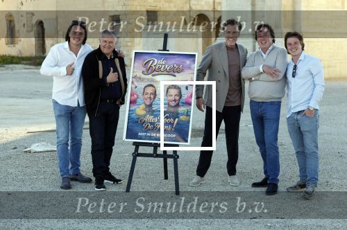 Malta 7 april 2026
John de Bever en Kees de Bever maken bij de Smart City Malta Studios bekend dat ze een speelfilm op gaan nemen . De film gaat heten alles voor de fans . Franz Bergman en zonen  Paul Sies Niels Houtepen