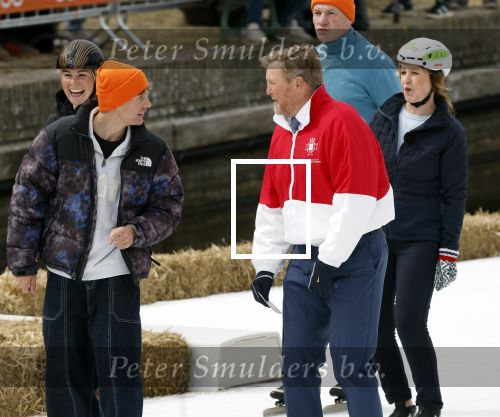 Dokkum 27 april 2026
Koningsdag is dit jaar in Dokkum . Namens de koninklijke familie zijn aanwezig : Koning Willem Alexander Koningin Maxima Prinses Amalia Prinses Alexia Prinses Ariane Prins Constantijn Prinses Laurentien Prins Maurits Prinses Marilene Prins Bernhard Prins Floris Prinses Aimee Prins Pieter Christiaan en Prinses Anita . Jens v t Wout