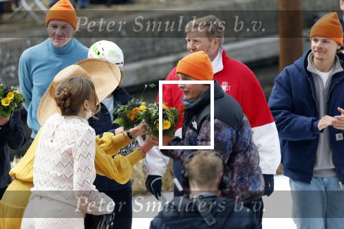 Dokkum 27 april 2026
Koningsdag is dit jaar in Dokkum . Namens de koninklijke familie zijn aanwezig : Koning Willem Alexander Koningin Maxima Prinses Amalia Prinses Alexia Prinses Ariane Prins Constantijn Prinses Laurentien Prins Maurits Prinses Marilene Prins Bernhard Prins Floris Prinses Aimee Prins Pieter Christiaan en Prinses Anita . Jens v t Wout