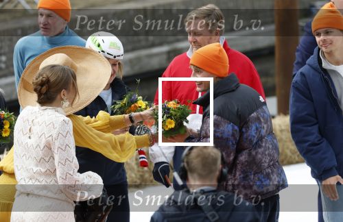 Dokkum 27 april 2026
Koningsdag is dit jaar in Dokkum . Namens de koninklijke familie zijn aanwezig : Koning Willem Alexander Koningin Maxima Prinses Amalia Prinses Alexia Prinses Ariane Prins Constantijn Prinses Laurentien Prins Maurits Prinses Marilene Prins Bernhard Prins Floris Prinses Aimee Prins Pieter Christiaan en Prinses Anita . Jens v t Wout