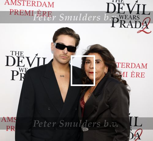 Amsterdam 28 april 2026
Premiere The Devil wears Prada 2 in Tuschinski . Jerrel Bauman met zijn moeder