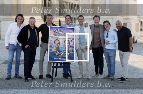 Malta 7 april 2026
John de Bever en Kees de Bever maken bij de Smart City Malta Studios bekend dat ze een speelfilm op gaan nemen . De film gaat heten alles voor de fans . Franz Bergman ( en zonen) Paul Sies Niels Houtepen