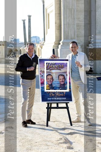 Malta 7 april 2026
John de Bever en Kees de Bever maken bij de Smart City Malta Studios bekend dat ze een speelfilm op gaan nemen . De film gaat heten alles voor de fans .