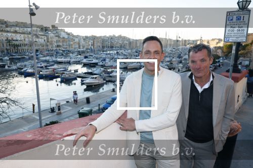 Malta 7 april 2026
John de Bever en Kees de Bever maken bij de Smart City Malta Studios bekend dat ze een speelfilm op gaan nemen . De film gaat heten alles voor de fans .
