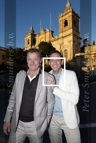 Malta 7 april 2026
John de Bever en Kees de Bever maken bij de Smart City Malta Studios bekend dat ze een speelfilm op gaan nemen . De film gaat heten alles voor de fans .