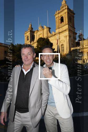 Malta 7 april 2026
John de Bever en Kees de Bever maken bij de Smart City Malta Studios bekend dat ze een speelfilm op gaan nemen . De film gaat heten alles voor de fans .
