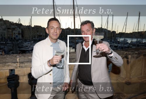 Malta 7 april 2026
John de Bever en Kees de Bever maken bij de Smart City Malta Studios bekend dat ze een speelfilm op gaan nemen . De film gaat heten alles voor de fans .