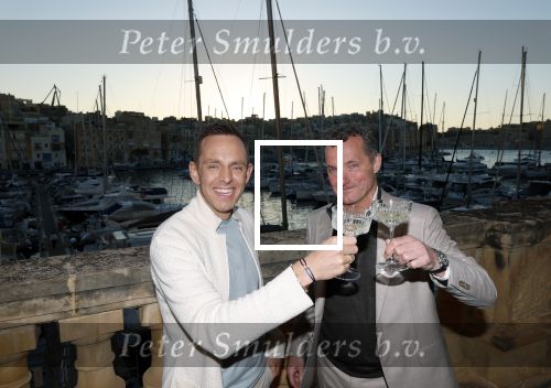 Malta 7 april 2026
John de Bever en Kees de Bever maken bij de Smart City Malta Studios bekend dat ze een speelfilm op gaan nemen . De film gaat heten alles voor de fans .