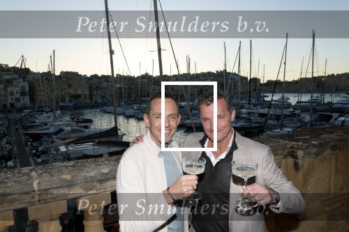Malta 7 april 2026
John de Bever en Kees de Bever maken bij de Smart City Malta Studios bekend dat ze een speelfilm op gaan nemen . De film gaat heten alles voor de fans .