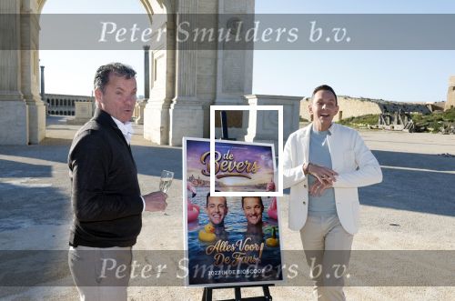Malta 7 april 2026
John de Bever en Kees de Bever maken bij de Smart City Malta Studios bekend dat ze een speelfilm op gaan nemen . De film gaat heten alles voor de fans .