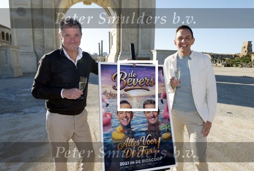 Malta 7 april 2026
John de Bever en Kees de Bever maken bij de Smart City Malta Studios bekend dat ze een speelfilm op gaan nemen . De film gaat heten alles voor de fans .