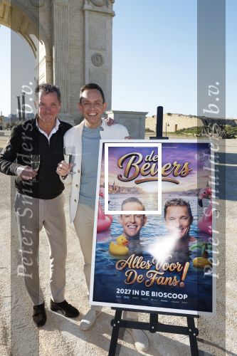 Malta 7 april 2026
John de Bever en Kees de Bever maken bij de Smart City Malta Studios bekend dat ze een speelfilm op gaan nemen . De film gaat heten alles voor de fans .