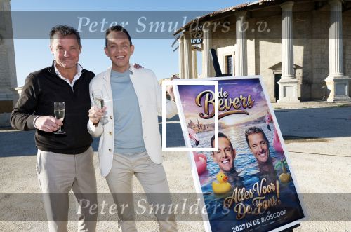 Malta 7 april 2026
John de Bever en Kees de Bever maken bij de Smart City Malta Studios bekend dat ze een speelfilm op gaan nemen . De film gaat heten alles voor de fans .