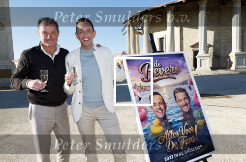 Malta 7 april 2026
John de Bever en Kees de Bever maken bij de Smart City Malta Studios bekend dat ze een speelfilm op gaan nemen . De film gaat heten alles voor de fans .