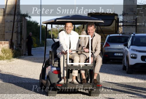 Malta 7 april 2026
John de Bever en Kees de Bever maken bij de Smart City Malta Studios bekend dat ze een speelfilm op gaan nemen . De film gaat heten alles voor de fans .