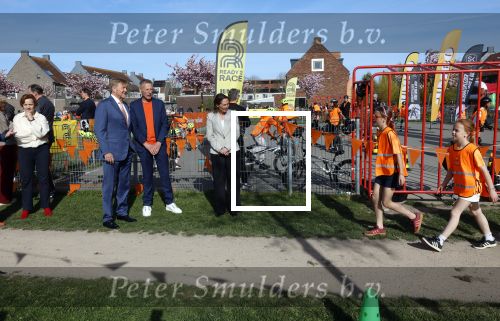 Zeewolde 17 april 2026
Koning Willem Alexander bezoekt de koningsspelen in Zeewolde . Britt Dekker presenteert het .