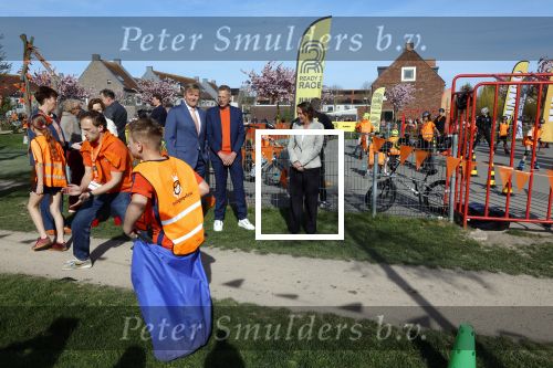 Zeewolde 17 april 2026
Koning Willem Alexander bezoekt de koningsspelen in Zeewolde . Britt Dekker presenteert het .