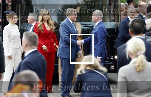 Dokkum 27 april 2026
Koningsdag is dit jaar in Dokkum . Namens de koninklijke familie zijn aanwezig : Koning Willem Alexander Koningin Maxima Prinses Amalia Prinses Alexia Prinses Ariane Prins Constantijn Prinses Laurentien Prins Maurits Prinses Marilene Prins Bernhard Prins Floris Prinses Aimee Prins Pieter Christiaan en Prinses Anita .