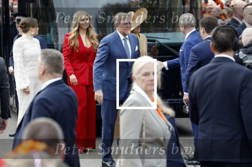 Dokkum 27 april 2026
Koningsdag is dit jaar in Dokkum . Namens de koninklijke familie zijn aanwezig : Koning Willem Alexander Koningin Maxima Prinses Amalia Prinses Alexia Prinses Ariane Prins Constantijn Prinses Laurentien Prins Maurits Prinses Marilene Prins Bernhard Prins Floris Prinses Aimee Prins Pieter Christiaan en Prinses Anita .