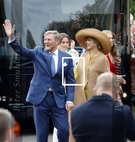 Dokkum 27 april 2026
Koningsdag is dit jaar in Dokkum . Namens de koninklijke familie zijn aanwezig : Koning Willem Alexander Koningin Maxima Prinses Amalia Prinses Alexia Prinses Ariane Prins Constantijn Prinses Laurentien Prins Maurits Prinses Marilene Prins Bernhard Prins Floris Prinses Aimee Prins Pieter Christiaan en Prinses Anita .