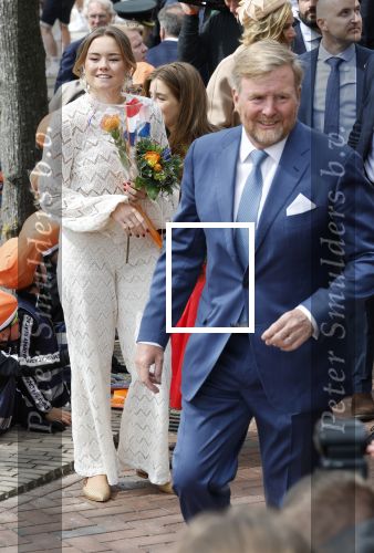 Dokkum 27 april 2026
Koningsdag is dit jaar in Dokkum . Namens de koninklijke familie zijn aanwezig : Koning Willem Alexander Koningin Maxima Prinses Amalia Prinses Alexia Prinses Ariane Prins Constantijn Prinses Laurentien Prins Maurits Prinses Marilene Prins Bernhard Prins Floris Prinses Aimee Prins Pieter Christiaan en Prinses Anita .