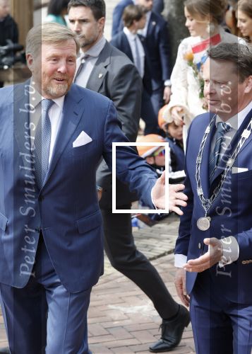 Dokkum 27 april 2026
Koningsdag is dit jaar in Dokkum . Namens de koninklijke familie zijn aanwezig : Koning Willem Alexander Koningin Maxima Prinses Amalia Prinses Alexia Prinses Ariane Prins Constantijn Prinses Laurentien Prins Maurits Prinses Marilene Prins Bernhard Prins Floris Prinses Aimee Prins Pieter Christiaan en Prinses Anita .