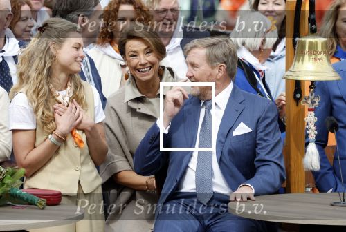 Dokkum 27 april 2026
Koningsdag is dit jaar in Dokkum . Namens de koninklijke familie zijn aanwezig : Koning Willem Alexander Koningin Maxima Prinses Amalia Prinses Alexia Prinses Ariane Prins Constantijn Prinses Laurentien Prins Maurits Prinses Marilene Prins Bernhard Prins Floris Prinses Aimee Prins Pieter Christiaan en Prinses Anita .