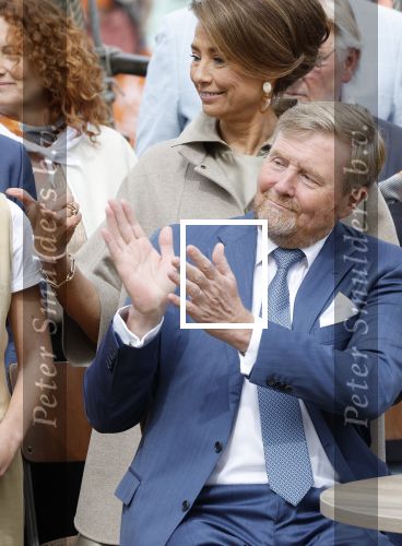 Dokkum 27 april 2026
Koningsdag is dit jaar in Dokkum . Namens de koninklijke familie zijn aanwezig : Koning Willem Alexander Koningin Maxima Prinses Amalia Prinses Alexia Prinses Ariane Prins Constantijn Prinses Laurentien Prins Maurits Prinses Marilene Prins Bernhard Prins Floris Prinses Aimee Prins Pieter Christiaan en Prinses Anita .