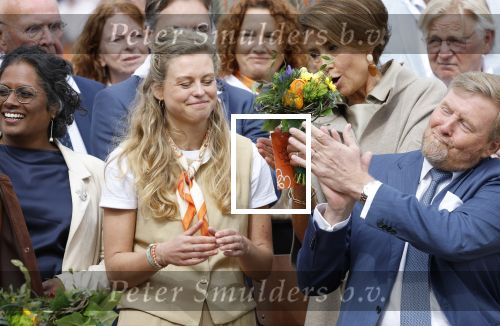 Dokkum 27 april 2026
Koningsdag is dit jaar in Dokkum . Namens de koninklijke familie zijn aanwezig : Koning Willem Alexander Koningin Maxima Prinses Amalia Prinses Alexia Prinses Ariane Prins Constantijn Prinses Laurentien Prins Maurits Prinses Marilene Prins Bernhard Prins Floris Prinses Aimee Prins Pieter Christiaan en Prinses Anita .