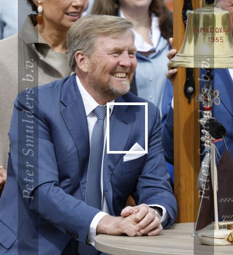 Dokkum 27 april 2026
Koningsdag is dit jaar in Dokkum . Namens de koninklijke familie zijn aanwezig : Koning Willem Alexander Koningin Maxima Prinses Amalia Prinses Alexia Prinses Ariane Prins Constantijn Prinses Laurentien Prins Maurits Prinses Marilene Prins Bernhard Prins Floris Prinses Aimee Prins Pieter Christiaan en Prinses Anita .