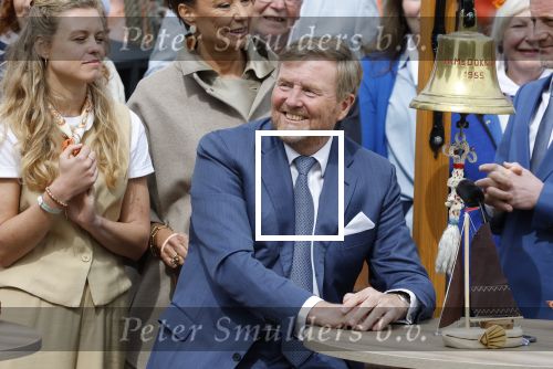 Dokkum 27 april 2026
Koningsdag is dit jaar in Dokkum . Namens de koninklijke familie zijn aanwezig : Koning Willem Alexander Koningin Maxima Prinses Amalia Prinses Alexia Prinses Ariane Prins Constantijn Prinses Laurentien Prins Maurits Prinses Marilene Prins Bernhard Prins Floris Prinses Aimee Prins Pieter Christiaan en Prinses Anita .