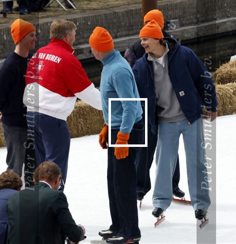 Dokkum 27 april 2026
Koningsdag is dit jaar in Dokkum . Namens de koninklijke familie zijn aanwezig : Koning Willem Alexander Koningin Maxima Prinses Amalia Prinses Alexia Prinses Ariane Prins Constantijn Prinses Laurentien Prins Maurits Prinses Marilene Prins Bernhard Prins Floris Prinses Aimee Prins Pieter Christiaan en Prinses Anita .