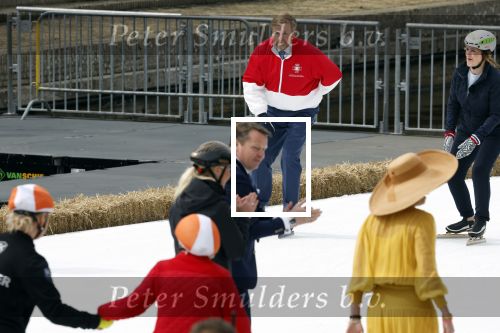 Dokkum 27 april 2026
Koningsdag is dit jaar in Dokkum . Namens de koninklijke familie zijn aanwezig : Koning Willem Alexander Koningin Maxima Prinses Amalia Prinses Alexia Prinses Ariane Prins Constantijn Prinses Laurentien Prins Maurits Prinses Marilene Prins Bernhard Prins Floris Prinses Aimee Prins Pieter Christiaan en Prinses Anita .