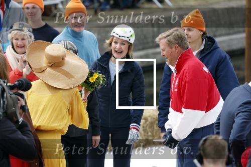 Dokkum 27 april 2026
Koningsdag is dit jaar in Dokkum . Namens de koninklijke familie zijn aanwezig : Koning Willem Alexander Koningin Maxima Prinses Amalia Prinses Alexia Prinses Ariane Prins Constantijn Prinses Laurentien Prins Maurits Prinses Marilene Prins Bernhard Prins Floris Prinses Aimee Prins Pieter Christiaan en Prinses Anita .