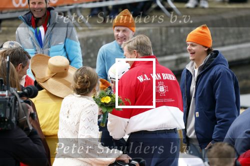 Dokkum 27 april 2026
Koningsdag is dit jaar in Dokkum . Namens de koninklijke familie zijn aanwezig : Koning Willem Alexander Koningin Maxima Prinses Amalia Prinses Alexia Prinses Ariane Prins Constantijn Prinses Laurentien Prins Maurits Prinses Marilene Prins Bernhard Prins Floris Prinses Aimee Prins Pieter Christiaan en Prinses Anita .