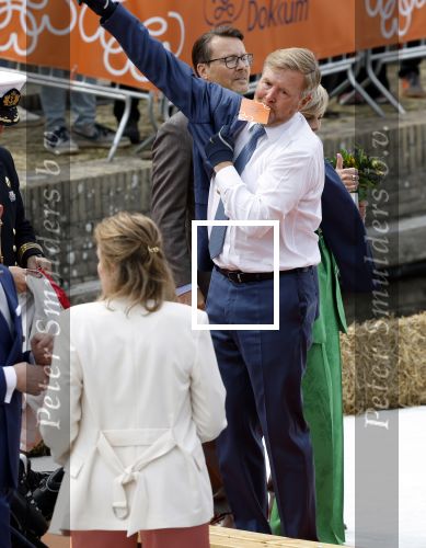 Dokkum 27 april 2026
Koningsdag is dit jaar in Dokkum . Namens de koninklijke familie zijn aanwezig : Koning Willem Alexander Koningin Maxima Prinses Amalia Prinses Alexia Prinses Ariane Prins Constantijn Prinses Laurentien Prins Maurits Prinses Marilene Prins Bernhard Prins Floris Prinses Aimee Prins Pieter Christiaan en Prinses Anita .