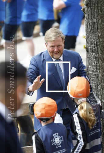 Dokkum 27 april 2026
Koningsdag is dit jaar in Dokkum . Namens de koninklijke familie zijn aanwezig : Koning Willem Alexander Koningin Maxima Prinses Amalia Prinses Alexia Prinses Ariane Prins Constantijn Prinses Laurentien Prins Maurits Prinses Marilene Prins Bernhard Prins Floris Prinses Aimee Prins Pieter Christiaan en Prinses Anita .
