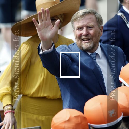 Dokkum 27 april 2026
Koningsdag is dit jaar in Dokkum . Namens de koninklijke familie zijn aanwezig : Koning Willem Alexander Koningin Maxima Prinses Amalia Prinses Alexia Prinses Ariane Prins Constantijn Prinses Laurentien Prins Maurits Prinses Marilene Prins Bernhard Prins Floris Prinses Aimee Prins Pieter Christiaan en Prinses Anita .