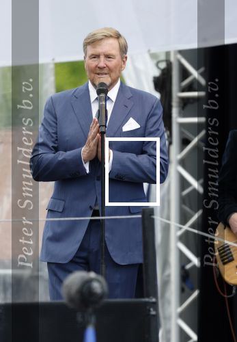 Dokkum 27 april 2026
Koningsdag is dit jaar in Dokkum . Namens de koninklijke familie zijn aanwezig : Koning Willem Alexander Koningin Maxima Prinses Amalia Prinses Alexia Prinses Ariane Prins Constantijn Prinses Laurentien Prins Maurits Prinses Marilene Prins Bernhard Prins Floris Prinses Aimee Prins Pieter Christiaan en Prinses Anita .